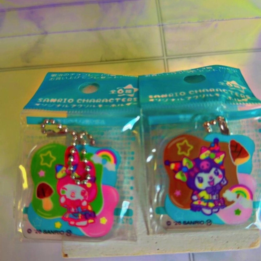 Brand New Bandai Sanrio Characters Charapaki Meiji Chocolate Keychain Set